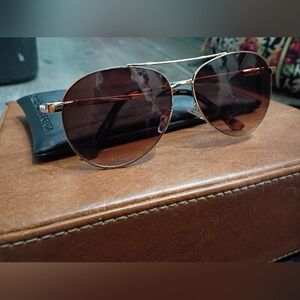 Elegant Gold Aviator Sunglasses
